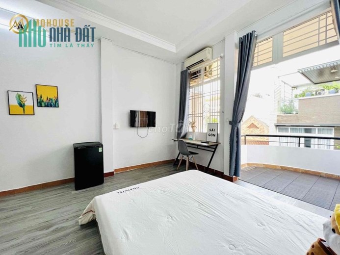 Một chiếc phòng BALCON LỚN FULL NỘI THẤT xinh xắn tại Ngã 4 Phú Nhuận
