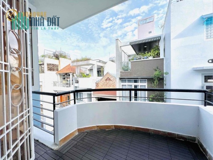 Một chiếc phòng BALCON LỚN FULL NỘI THẤT xinh xắn tại Ngã 4 Phú Nhuận