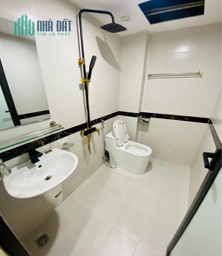 BÁN NHÀ ĐẸP LONG LANH KIM CHUNG.DIỆN TÍCH 60M2, NHÀ 7 TẦNG THANG MÁY . LÔ GÓC  VỈA HÈ RỘNG. MẶT