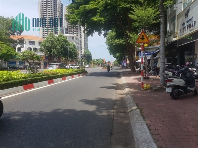 Cho thuê mặt bằng đường 30/4, tpvt cửa kính sạch đẹp