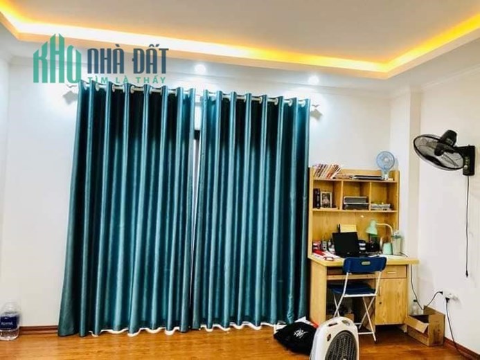 Bán ngôi nhà 79m2 phố Nghi Tàm, Tây Hồ Ô tô đỗ cổng 6 ngủ Ô tô tránh 10m 9.7 Tỷ
