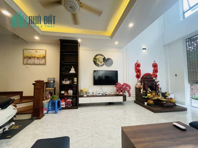 Bán căn nhà 75m2 phố Nghi Tàm, Tây Hồ Ô tô đỗ cửa 6 phòng ngủ Ngõ 2 Ô tô tránh 10m 9.5 Tỷ