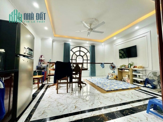 Bán căn nhà 77m2 phố Nghi Tàm, Tây Hồ Ô tô đỗ cửa 6 ngủ 10m Ô tô đua 9.9 Tỷ