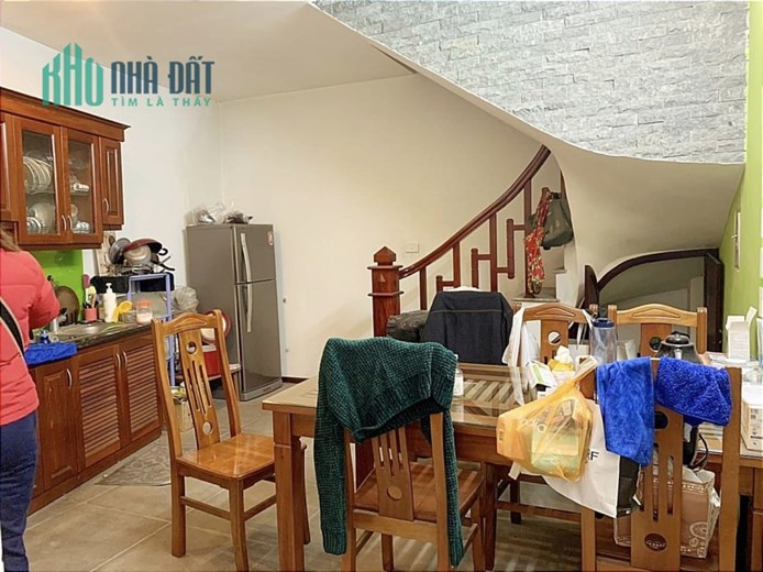 Bán nhà gần Tạ Quang Bửu, 5m ô tô, ba bước ra phố, DT32m2, giá 3.2 tỷ.