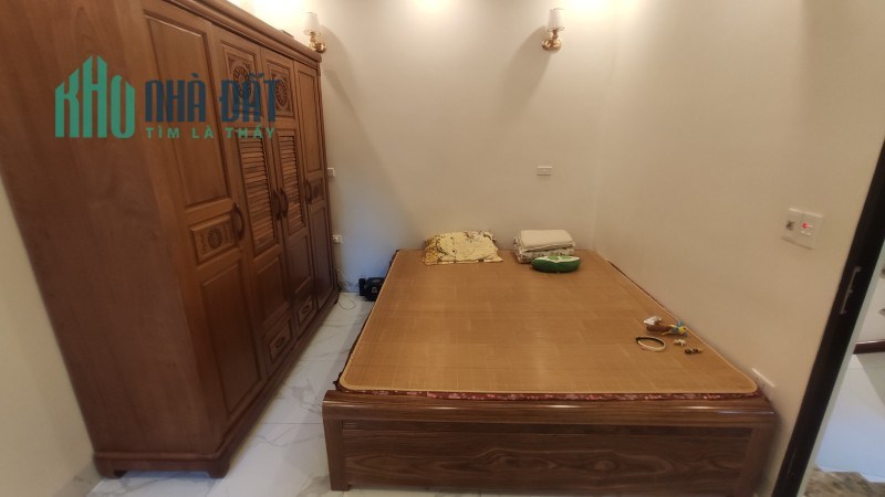Bán nhà 5 tầng phố Đức Giang, ô tô tránh cách 20m, DT 50m2, MT 5m, giá hơn 5 tỷ