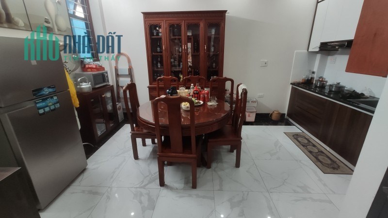 Bán nhà 5 tầng phố Đức Giang, ô tô tránh cách 20m, DT 50m2, MT 5m, giá hơn 5 tỷ
