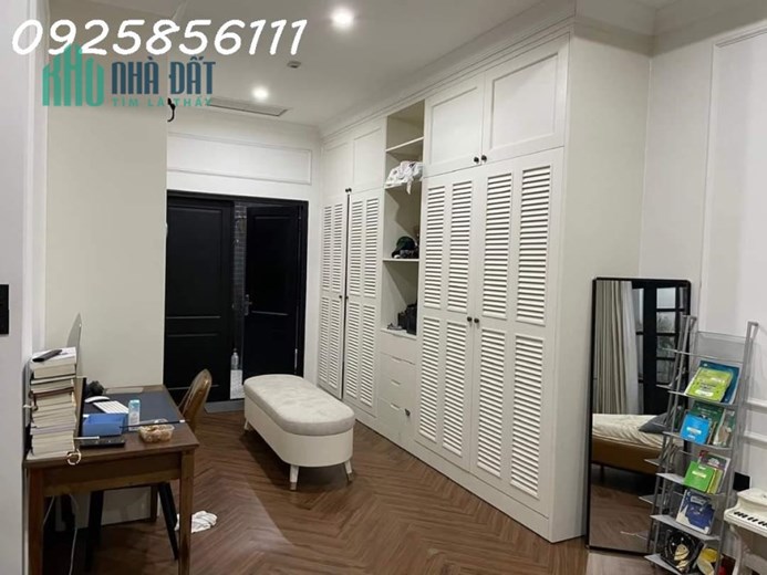 Nhà bán mới ở ngay, kiến trúc Tây Âu 108m ngang lớn 6m Đường 8m, vuông vức