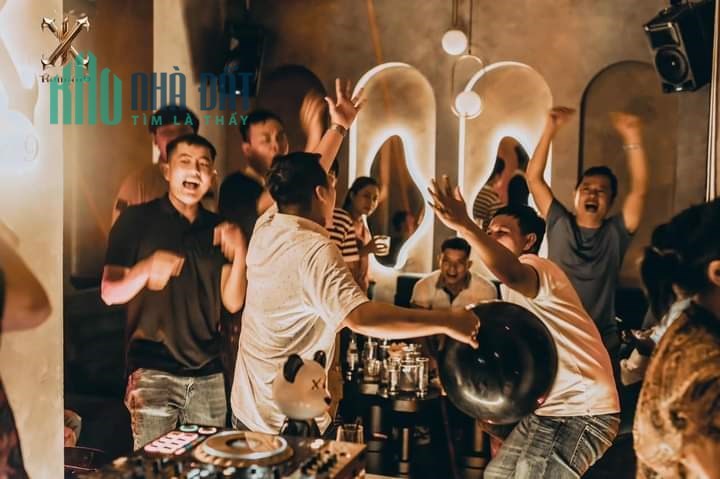 CHÍNH CHỦ CẦN SANG NHƯỢNG QUÁN  LOUNGE TẠI TRUNG TÂM HANOI