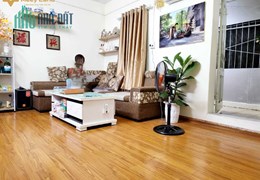 Bán gấp CH tập thể Phố Quỳnh Mai giá 1.65 tỷ, 62m2, cải tạo đẹp