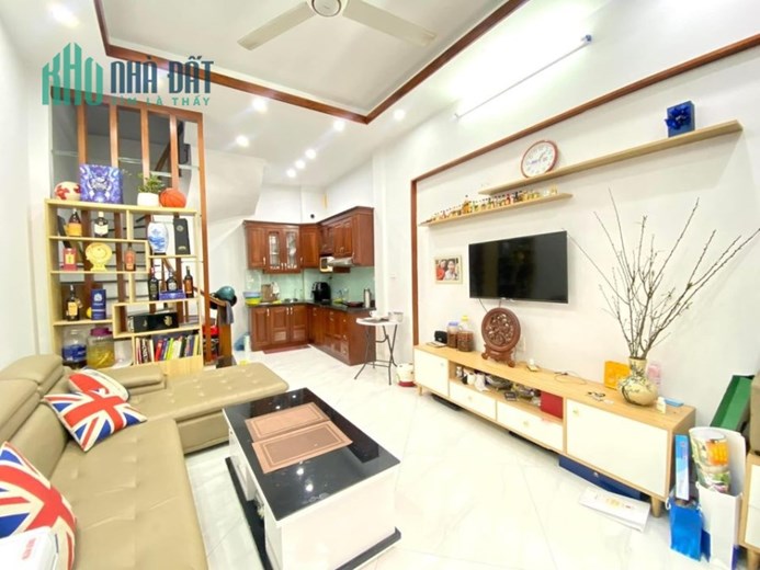 Bán nhà phố Trương Định, 31m x 5 tầng , Ngon Bổ Rẻ , Chỉ 3 tỷ 300