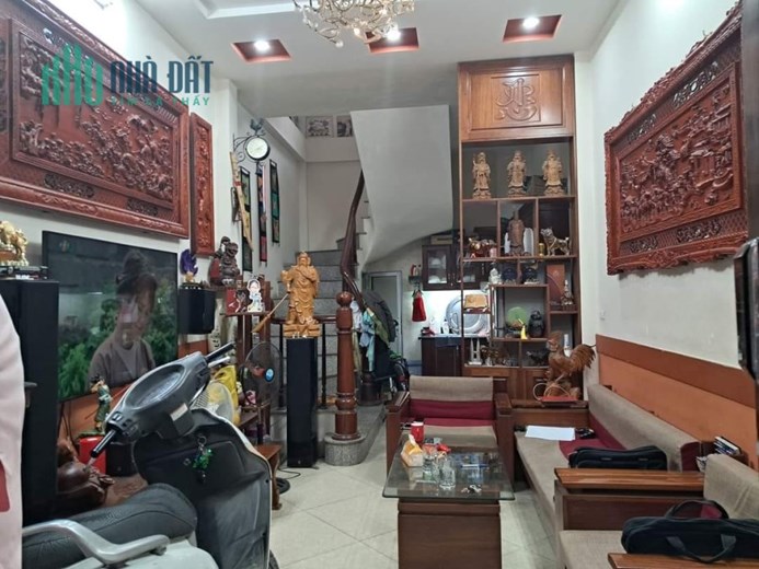 Bán nhà Hoàng Mai, 3 bước ra ô tô taxi đỗ, nhà đẹp, DT37m2, chỉ 3.4 tỷ.