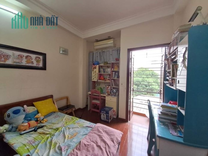 Bán nhà Hoàng Mai, 3 bước ra ô tô taxi đỗ, nhà đẹp, DT37m2, chỉ 3.4 tỷ.