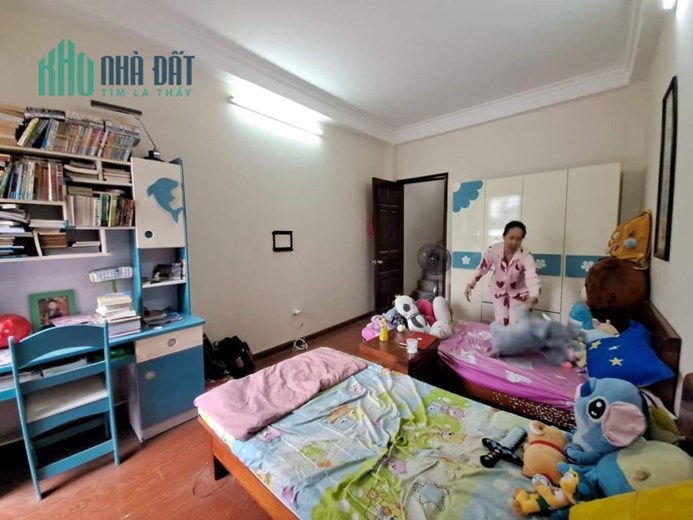 Bán nhà Hoàng Mai, 3 bước ra ô tô taxi đỗ, nhà đẹp, DT37m2, chỉ 3.4 tỷ.