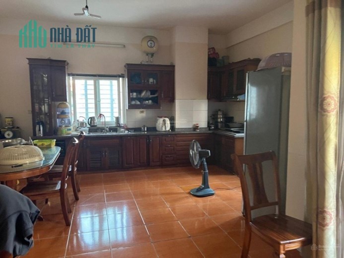 Bán căn hộ Bộ Khoa Học Công Nghệ Nguyễn Văn Huyên, Cầu Giấy - 4.6 Tỷ - 133m2 - 3PN2VS
