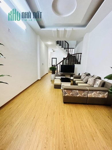Bán nhà Trương Định, ngõ rộng, nhà thoáng, DT52m2, giá 4.2 tỷ.