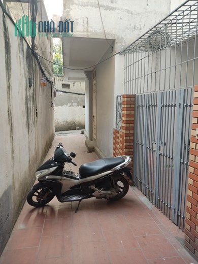 Bán nhà Trương Định, ngõ rộng, nhà thoáng, DT52m2, giá 4.2 tỷ.