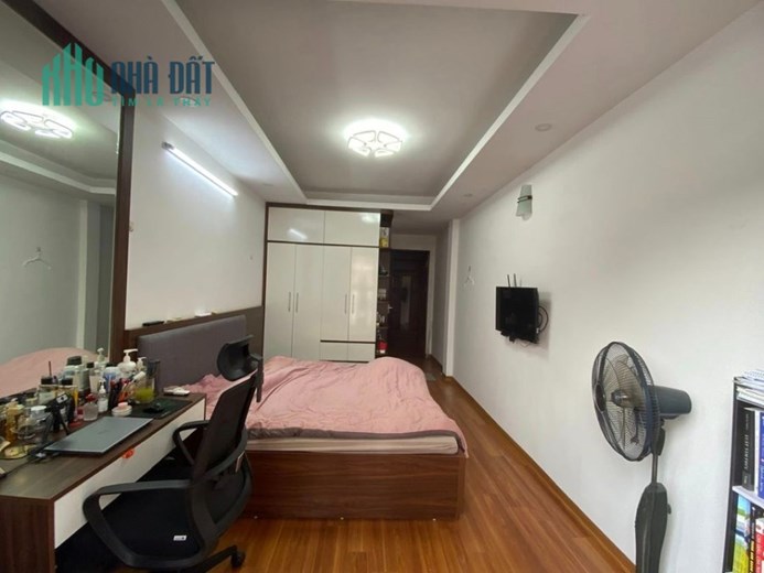 Bán nhà phố Trương Định, 32m x 5 ,Chủ bán nhà định cư nước ngoài, 3 tỷ 300