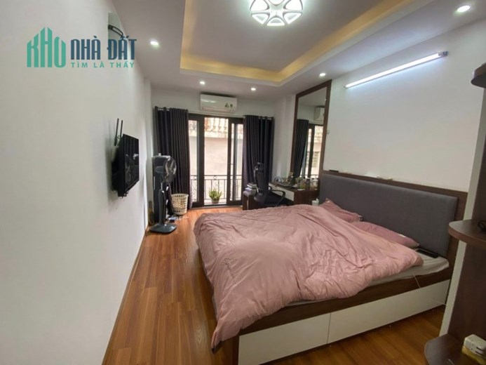 Bán nhà phố Trương Định, 32m x 5 ,Chủ bán nhà định cư nước ngoài, 3 tỷ 300