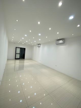 Cho thuê nhà mặt phố Huỳnh Thúc Kháng 80m2 x3 tầng,thang máy
