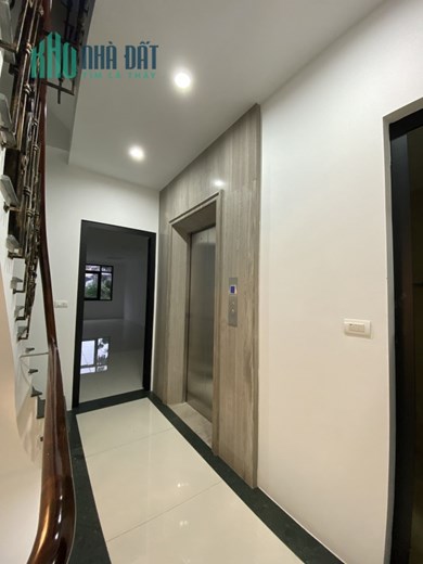Cho thuê nhà mặt phố Huỳnh Thúc Kháng 80m2 x3 tầng,thang máy