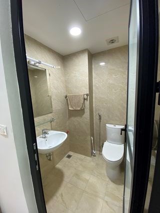 Cho thuê nhà mặt phố Huỳnh Thúc Kháng 80m2 x3 tầng,thang máy