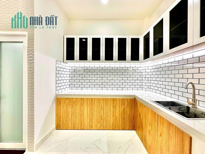 Nhà  Phan Huy Ích Phường 15  Tân Bình, Hẻm Xe Hơi Đường Nhựa, Thông Một Trục, 35m2 x 3 Tầng, 3 PN,
