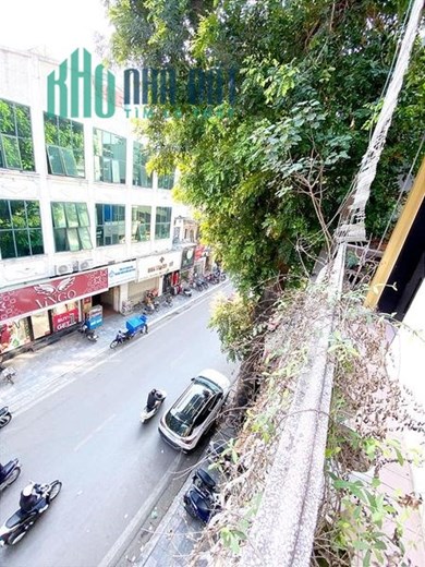 Cho thuê nhà tại trung tâm phố cổ- mặt đường Hàng Gà
