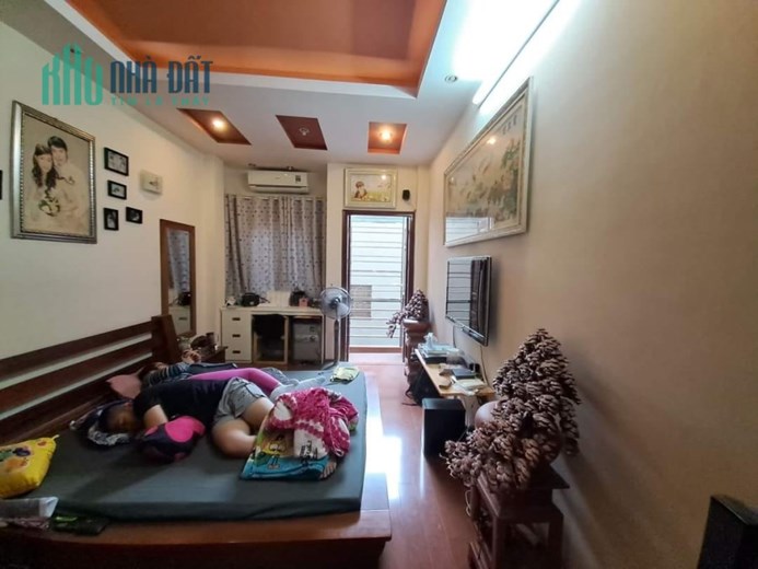 Bán nhà Hoàng Mai, 3 bước ra ô tô taxi đỗ, nhà đẹp, DT37m2, chỉ 3.4 tỷ.