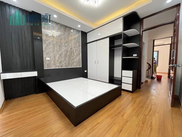 Quan Nhân nhà mới đẹp lung linh, ô tô đỗ cổng, tặng nội thất, ở luôn, 4.5 tỷ