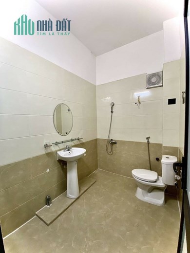 chủ cần tiền bán bán gấp nhà NGỌC LÂM