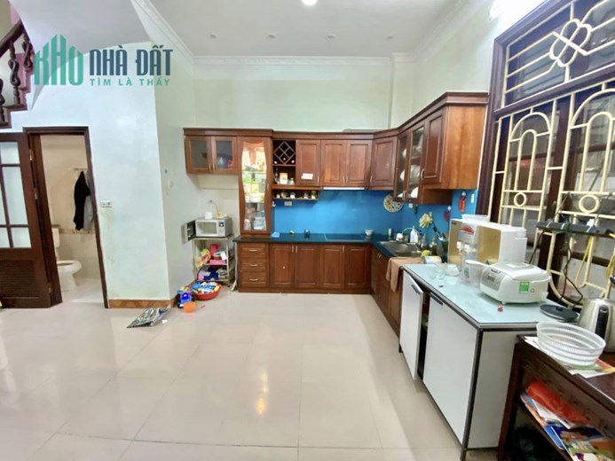 NHÀ ĐẸP-GẦN HỒ-NGÕ 89 LẠC LONG QUÂN-SÁT Ô TÔ TRÁNH-64M2-CHỈ 8,5 TỶ