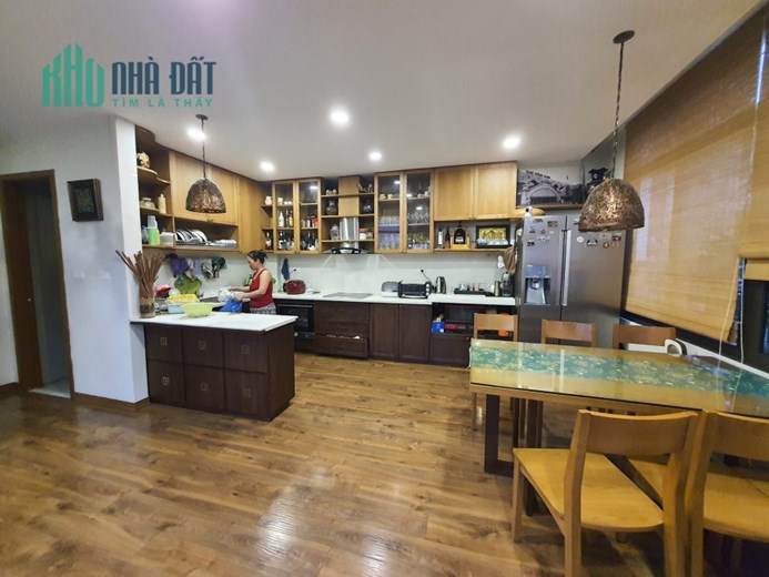 Bán nhà cực đẹp lô góc hai mặt ô tô tránh ngay sát Hồ Ba Mẫu, Đống Đa 50m 16 tỷ