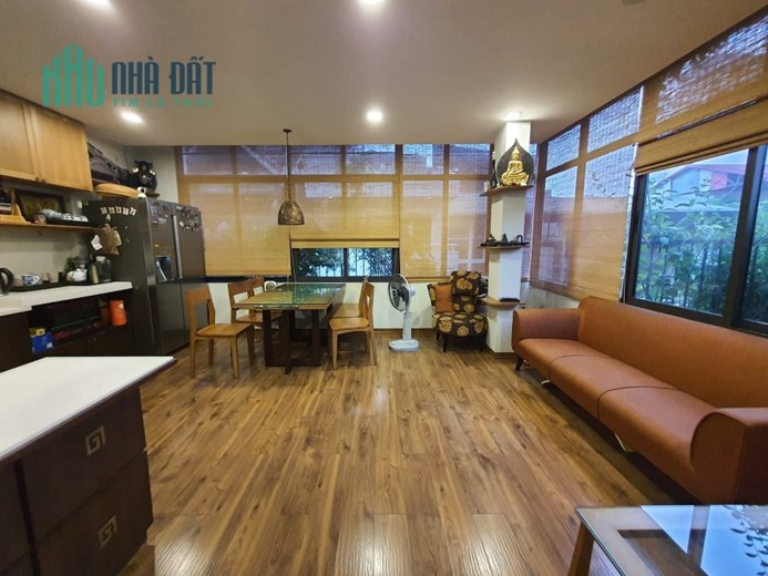 Bán nhà cực đẹp lô góc hai mặt ô tô tránh ngay sát Hồ Ba Mẫu, Đống Đa 50m 16 tỷ