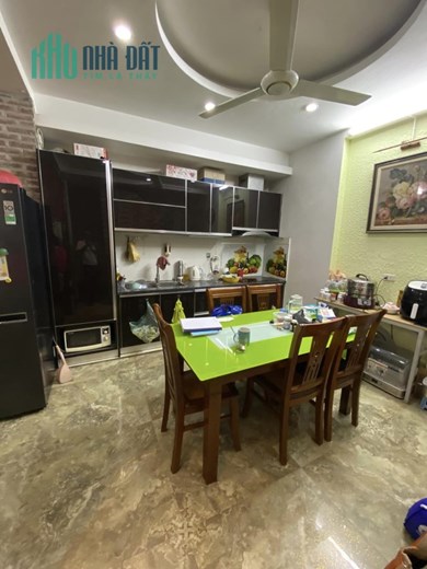 Bán nhà dòng tiền mạnh Chùa Láng Đống Đa 76m 5 tầng 20m ra mặt phố giá 4.9 tỷ