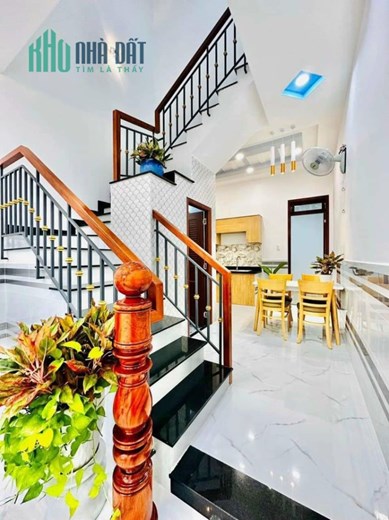 Chỉ 4,5 tỷ Hào Nam 48m2 đẹp ở luôn, sát Nhạc Viện