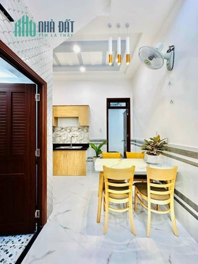 Chỉ 4,5 tỷ Hào Nam 48m2 đẹp ở luôn, sát Nhạc Viện