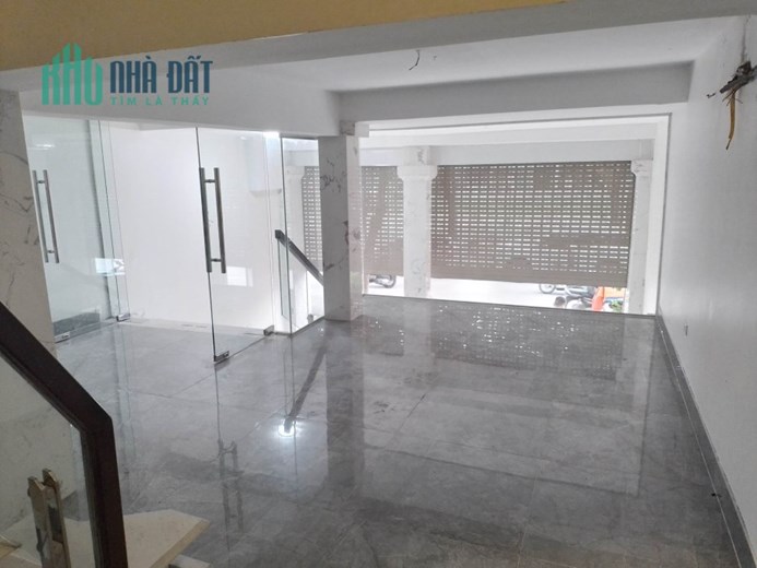 Cho  thuê nhà mặt phố Vũ Tông Phan - Thanh Xuân 71m2, 7 tầng thang máy, MT 6m, 55tr/tháng.