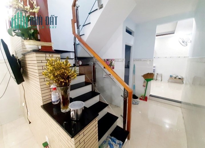 Bán nhà hẻm thông Âu Cơ phường 10 Tân Bình 42m2 nhà đẹp ở ngay chỉ 3 tỷ 9