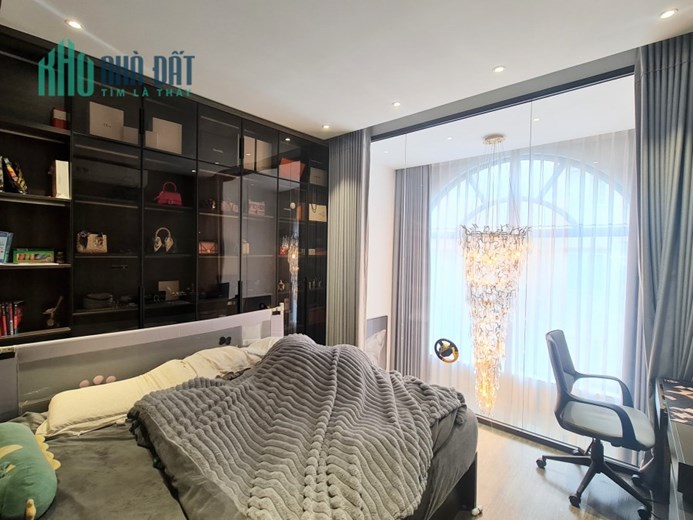 ⚜️ Bán nhà Mặt Phố Xuân Thủy, Cầu Giấy, 126m2 3T MT 4.5m, Chỉ 40 Tỷ ⚜️