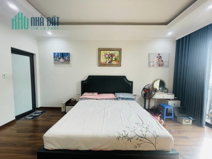 Bán căn nhà 77m2 phố Nghi Tàm, Tây Hồ Ô tô dừng đỗ 6 phòng ngủ 10m ngõ Ô tô tránh 9.6 Tỷ