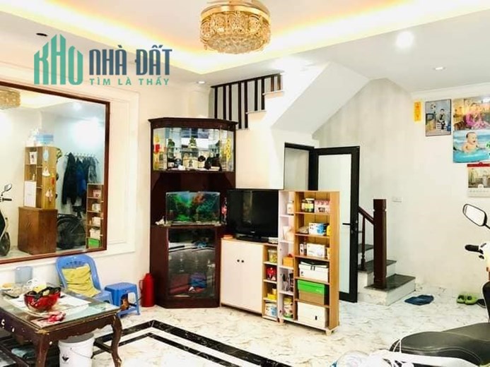 Bán nhà 75m2 phố Nghi Tàm, Tây Hồ Ô tô đỗ cổng 6 phòng 10m Ô tô đua 9.6 Tỷ