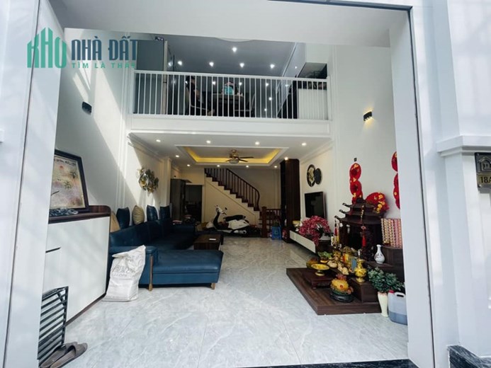 Bán căn nhà 75m2 phố Nghi Tàm, Tây Hồ Ô tô đỗ cửa 6 phòng ngủ Ngõ 2 Ô tô tránh 10m 9.5 Tỷ