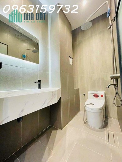 SIÊU SÔC!!!BÁN NHÀ GIÁP NHẤT THANH XUÂN NGAY ROYAL NGÃ TƯ SỞ , Ô TÔ ĐỖ CỬA 65M2 5 TẦNG NHỈNH 5 TỶ