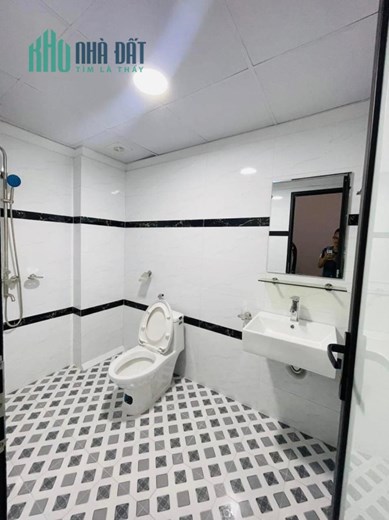 Nhà Nguyễn Văn Linh già 3 tỷ 5 tầng đẹp long lanh Ô Tô đỗ cổng Hàng Xóm Vinhome Riverside.