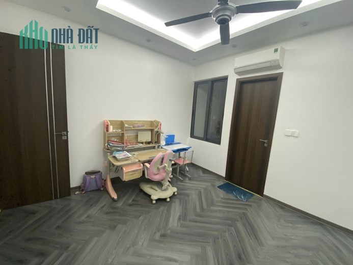 Bán căn nhà 77m2 phố Nghi Tàm, Tây Hồ Thang máy 6 ngủ 10m ngõ Ô tô tránh 9.4 Tỷ