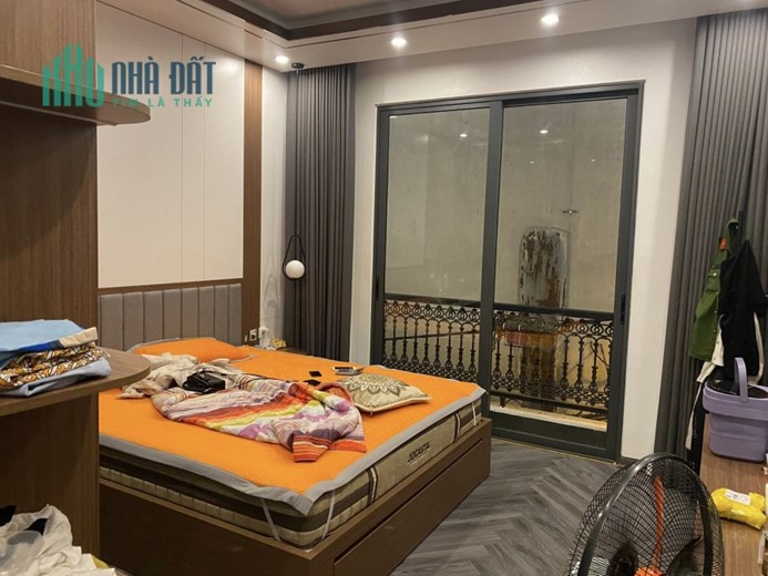 Bán nhà 77m2 phố Nghi Tàm, Tây Hồ Thang máy Nhập khẩu 6 tầng Ngõ 2 Ô tô tránh 10m 9.5 Tỷ
