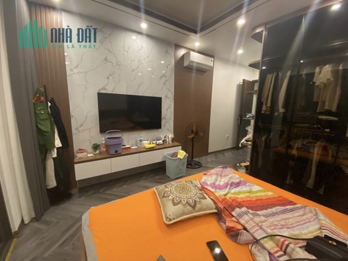 Bán căn nhà 76m2 phố Nghi Tàm, Tây Hồ Thang máy Nhập khẩu 6 phòng 10m Ô tô phi 9.5 Tỷ