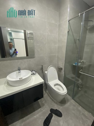 Bán căn nhà 76m2 phố Nghi Tàm, Tây Hồ Thang máy Nhập khẩu 6 tầng 10m Ô tô tránh 9.1 Tỷ