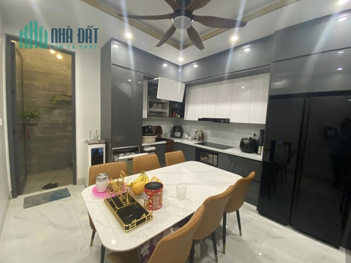 Bán nhà 77m2 phố Nghi Tàm, Tây Hồ Thang máy Nhập khẩu 6 phòng Ngõ Ô tô tránh 10m 9.1 Tỷ
