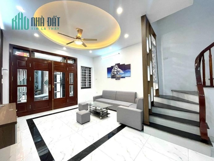 Nhà Nguyễn Văn Linh già 3 tỷ 5 tầng đẹp long lanh Ô Tô đỗ cổng Hàng Xóm Vinhome Riverside.